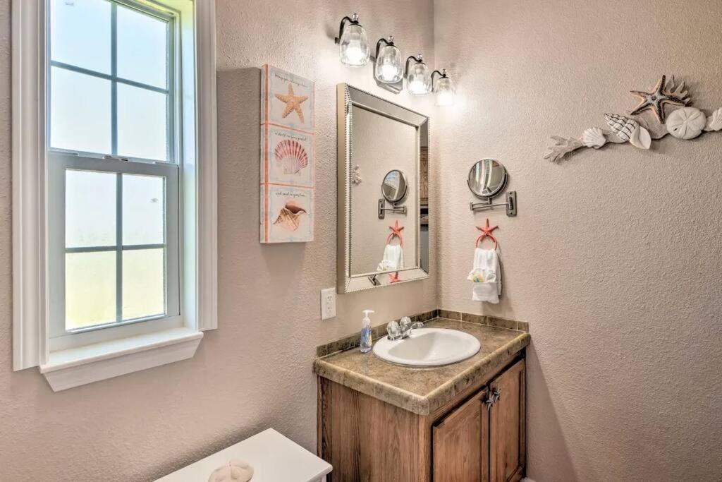 Bolivar Peninsula Coastal Heaven - Crystal Beach Relaxing Beach Home מראה חיצוני תמונה